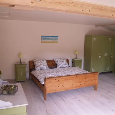Bed and Breakfast A Labourdette